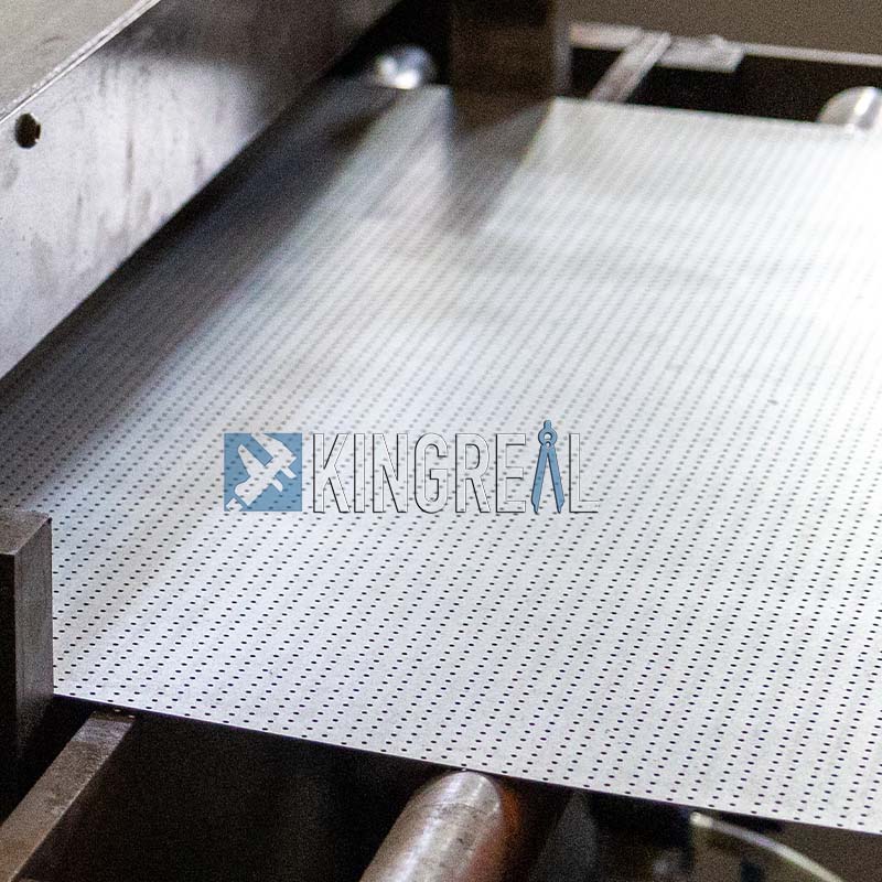 Wie kann ich die Qualität der perforierten Metallmaschine sicherstellen?